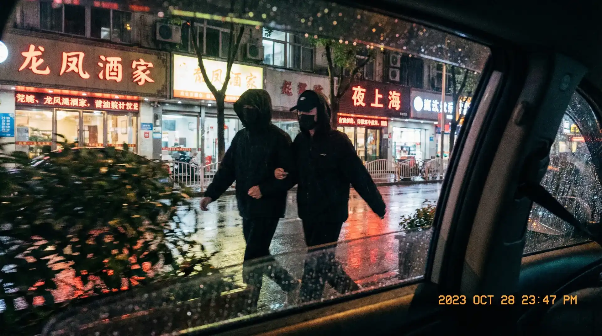 教父探花 - 顶流明星深夜密会现场抓拍照片